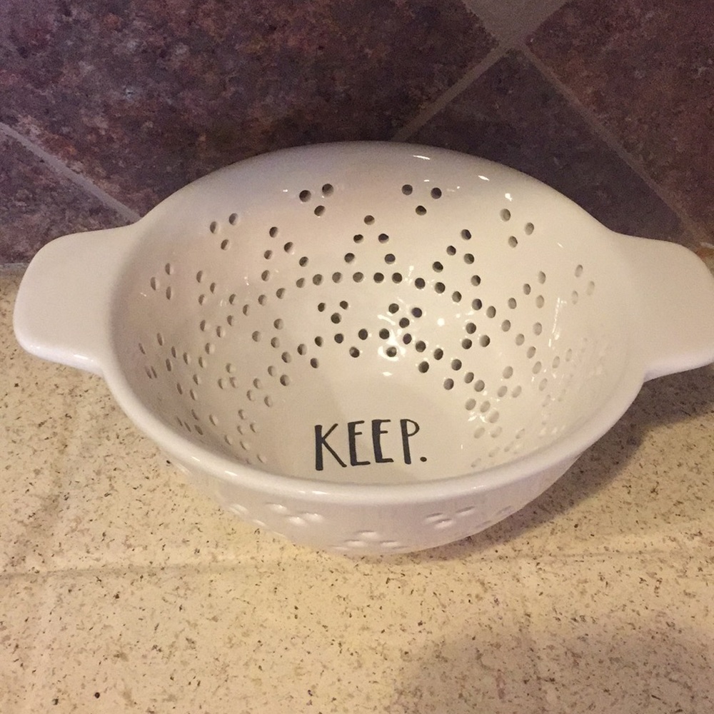 Rae Dunn Colander- Keep.